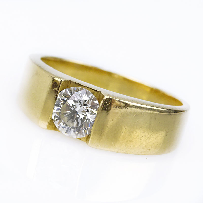 Man's Approx. .90 Carat Round Brilliant Cut Diamond and 18 Karat Yellow Gold Ring. Diamond H-I