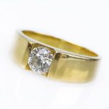 Man's Approx. .90 Carat Round Brilliant Cut Diamond and 18 Karat Yellow Gold Ring. Diamond H-I