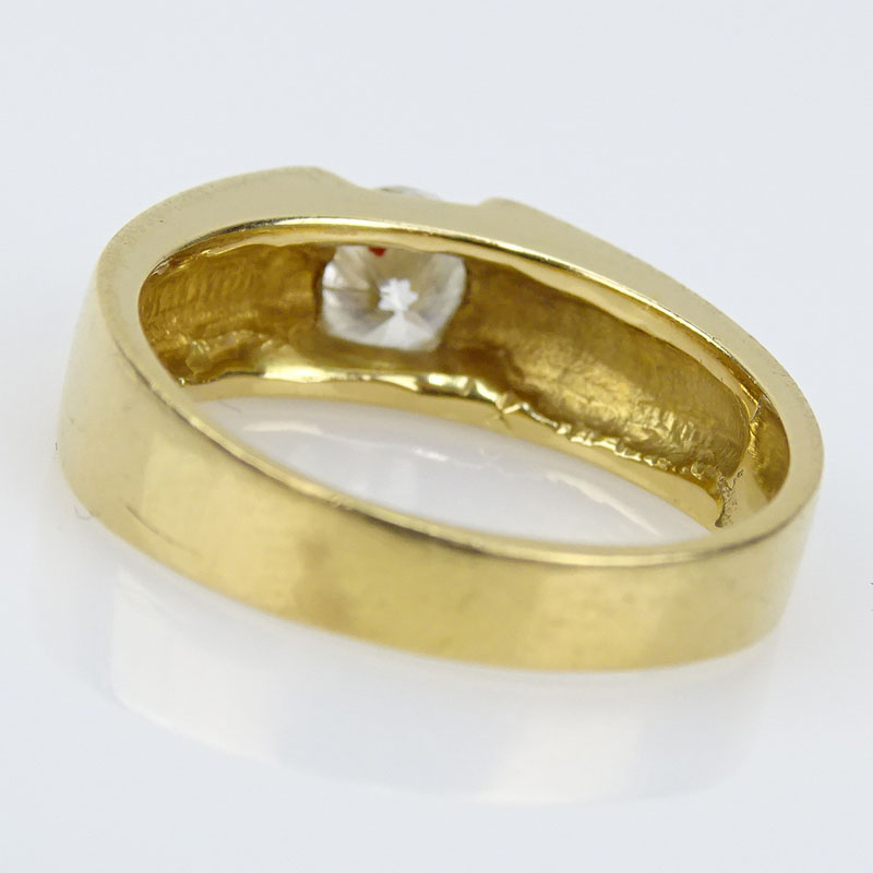 Man's Approx. .90 Carat Round Brilliant Cut Diamond and 18 Karat Yellow Gold Ring. Diamond H-I - Image 2 of 3