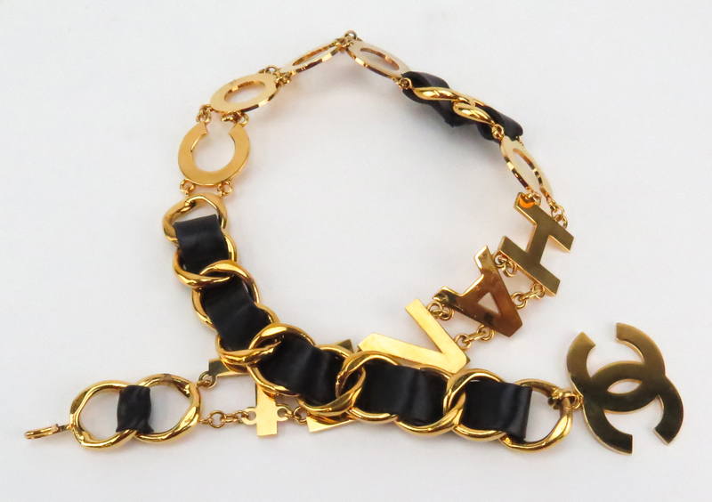 Chanel Black Leather Coco Chanel/CC Gold Chain Belt. Stamped Chanel Made In France. Light scuff from - Image 2 of 4