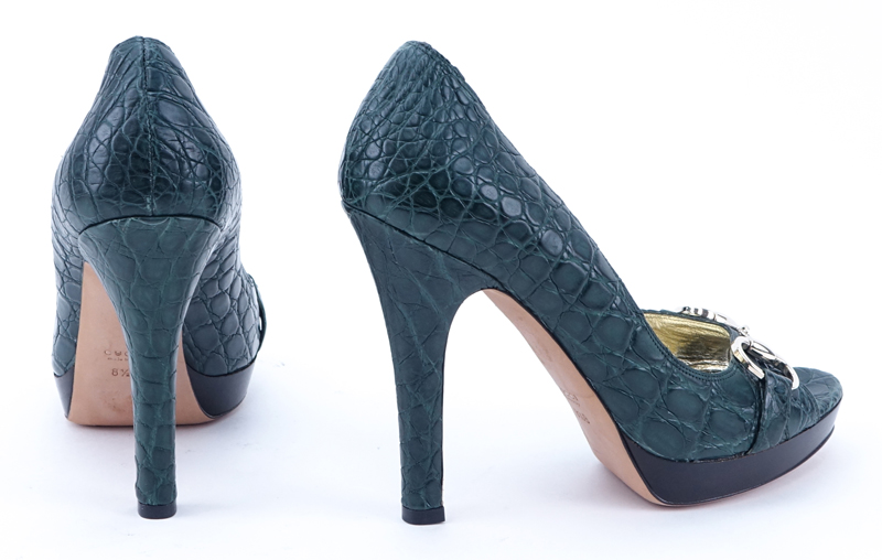 Gucci Emerald Crocodile Peep Toe Platform Pumps With Gold Horsebit. Size 8-1/2". Labeled - Image 2 of 6