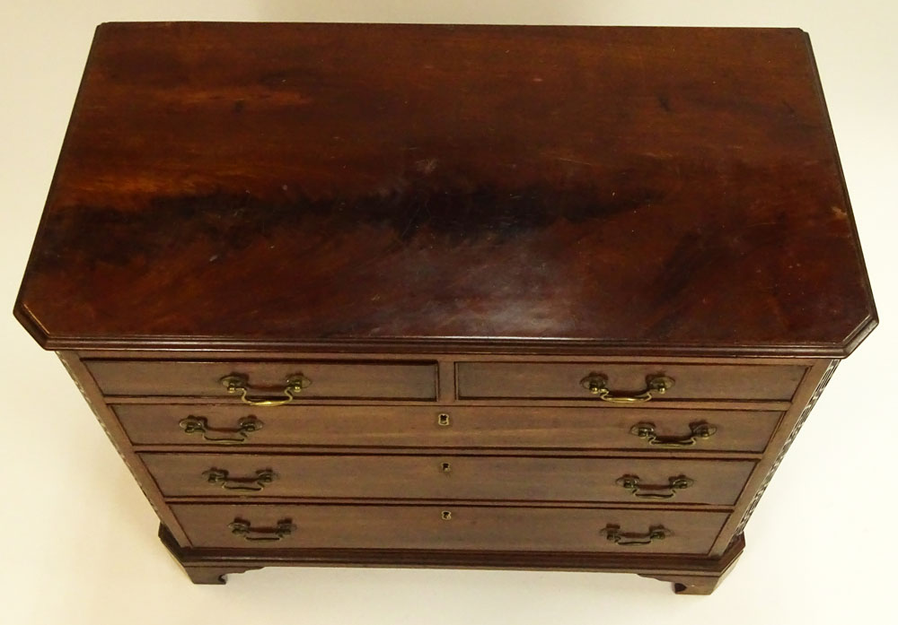 19th Century English Chinese Chippendale style Mahogany Chest of Drawers. Unsigned. Rubbing, surface - Image 2 of 3