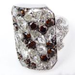 Approx. 3.97 Carat Diamond, 1.73 Carat Brown Diamond and 18 Karat White Gold Ring. Stamped 750. Very