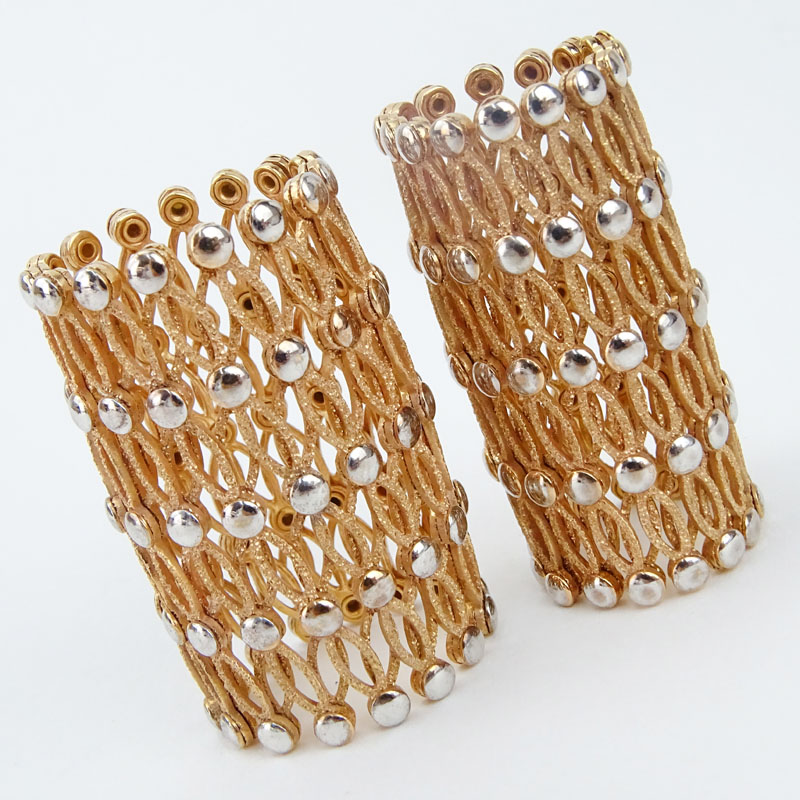 Pair of Fine Italian 18 Karat Rose Gold Textured Link Expanding Cuff Bangle Bracelets. Can be worn