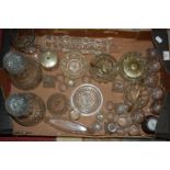 A box of miscellaneous glassware to include;