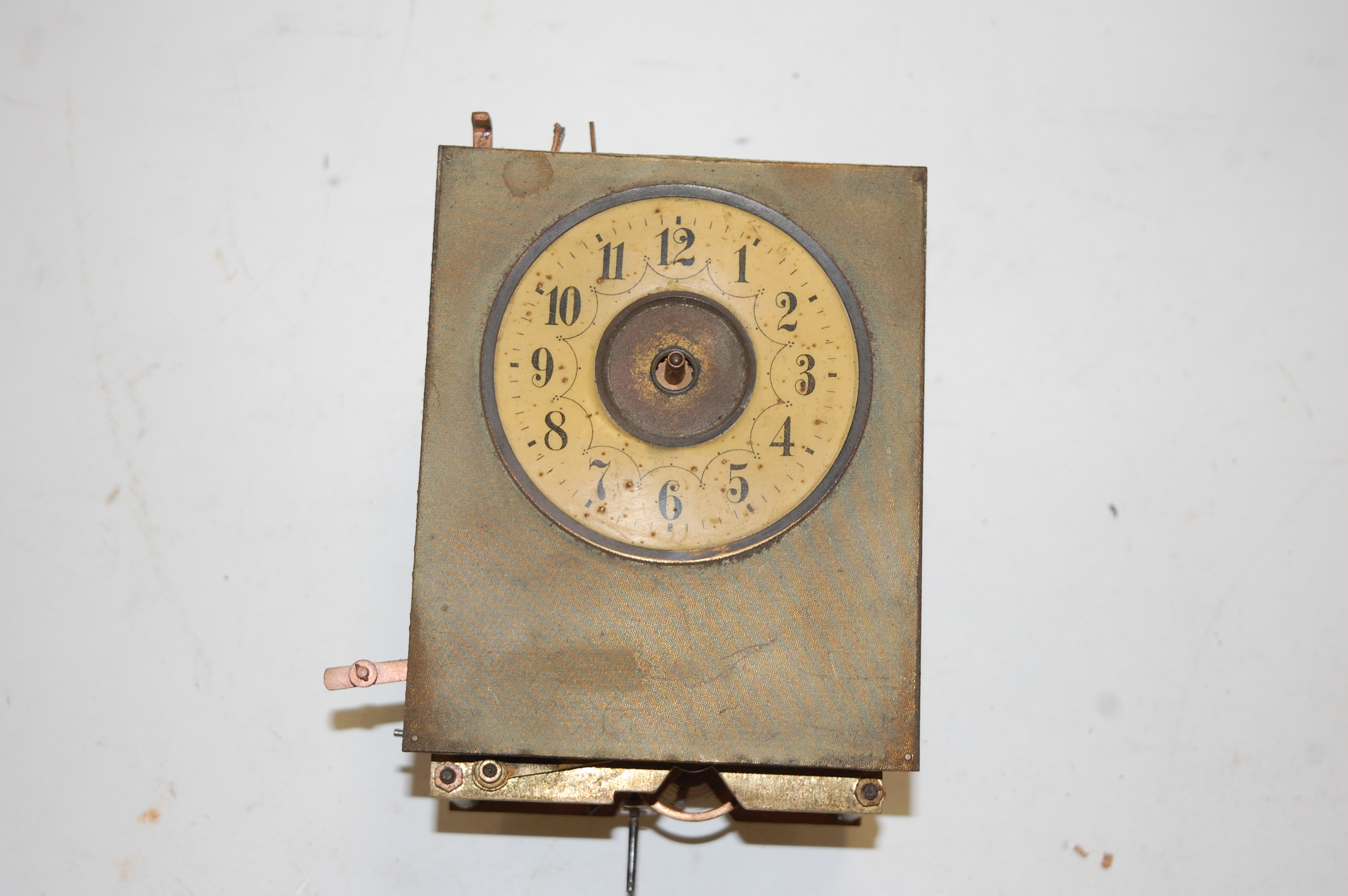 A circa 1900 oak cased polyphon driven musical clock (a/f) Condition Report / Extra - Image 8 of 15