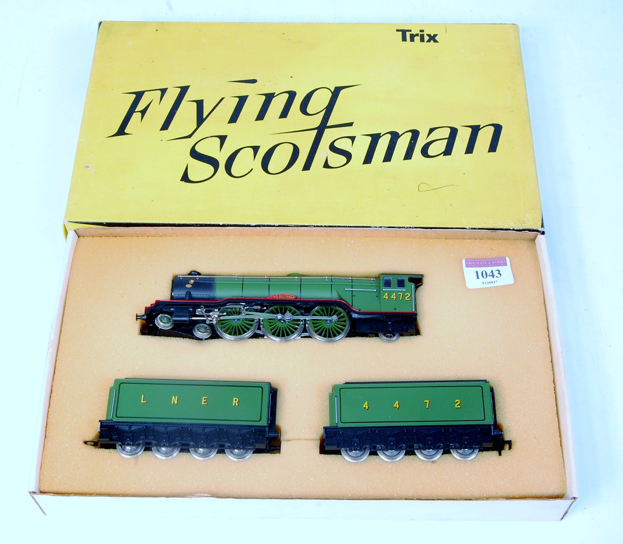 A Trix Trains 1180 LNER green 'Flying Scotsman' locomotive with twin tenders (G-BG)