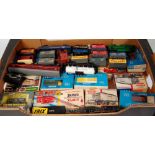 00 gauge boxed and loose Rolling Stock and Locomotive group, mixed manufacturers to include Airfix,