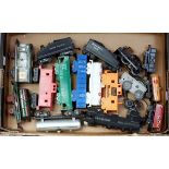 A large tray of mainly American outline rolling stock and spare parts including 5x plastic Marx
