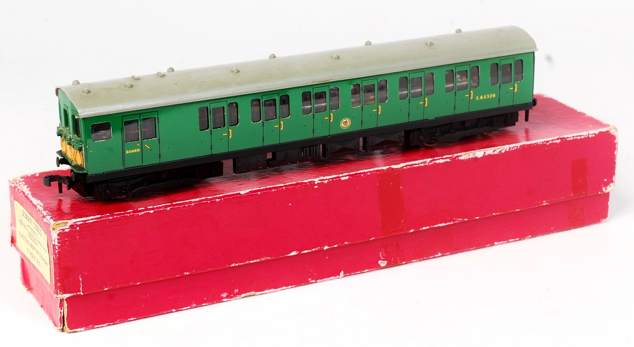 A Hornby Dublo EMU motor coach in a 2250 export box (G-BF) together with a 4150 trailer coach - Image 2 of 2
