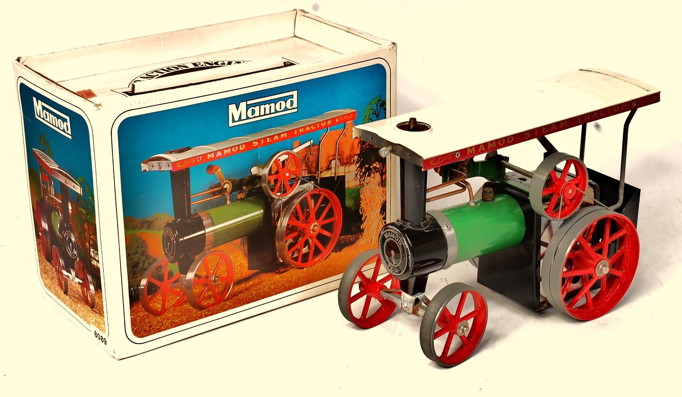 Mamod TE1A Live Steam Traction Engine, finished in green with white canopy and red detailing,