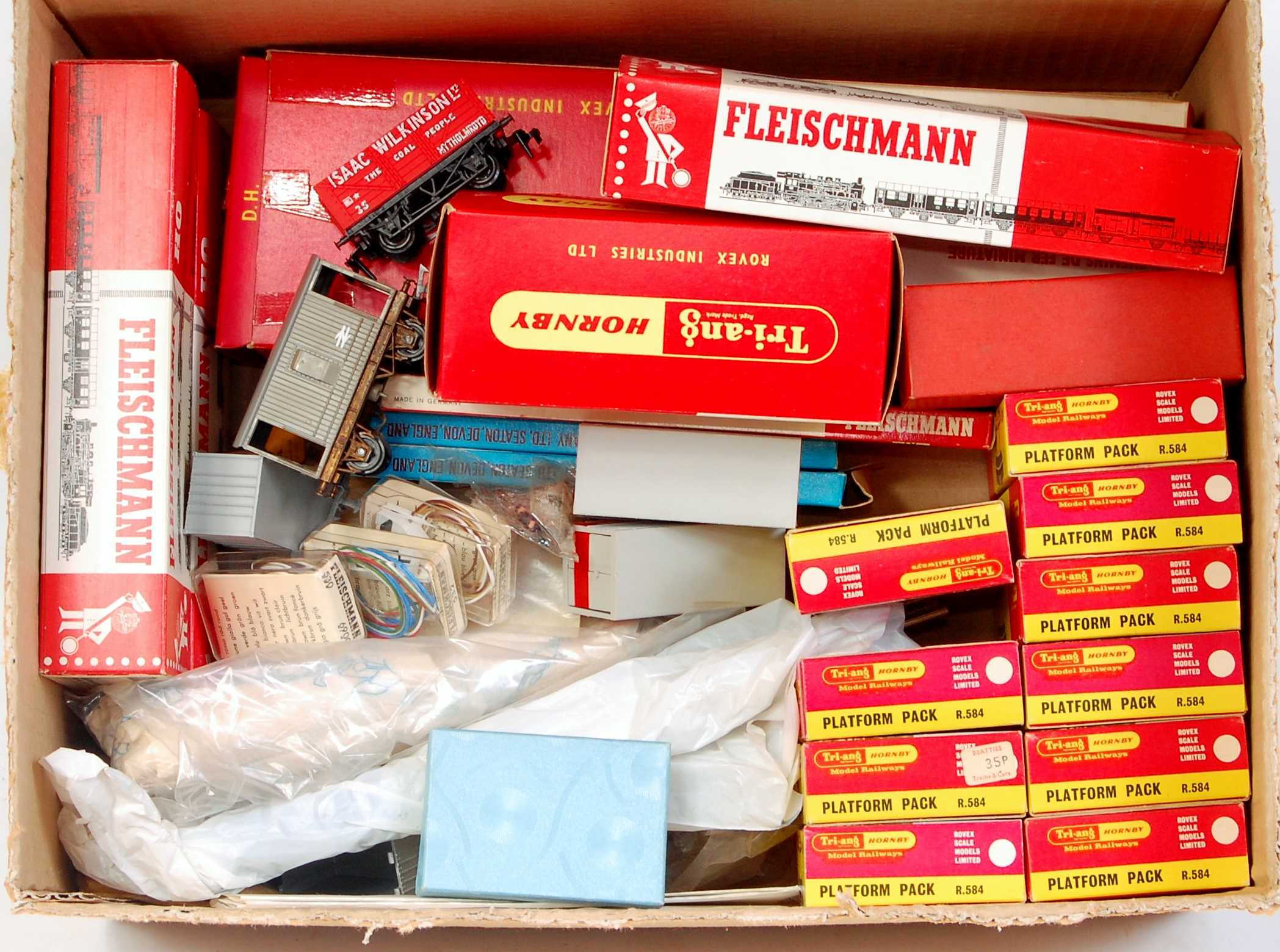 2 boxes of mixed 00 gauge and HO Gauge accessories, spares and empty boxes, - Image 2 of 2