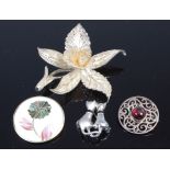 Assorted silver costume jewellery to include flower head brooch