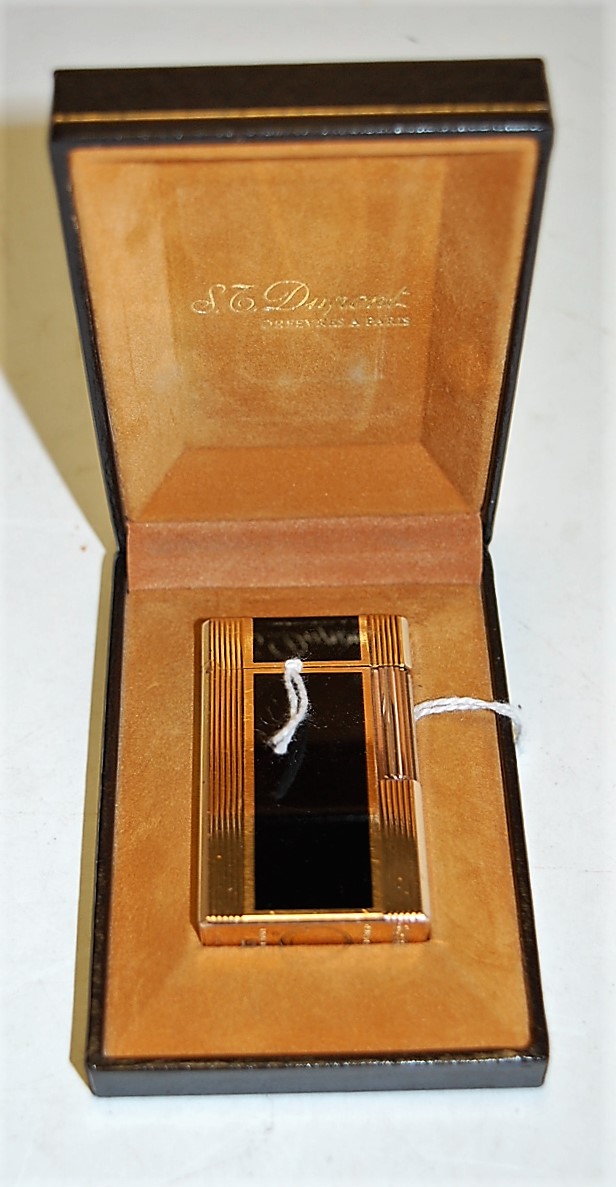 A Du Pont of Paris gilt and Chinese lacquered pocket cigarette lighter in fitted case