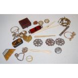 A small collection of miscellaneous items,