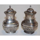 A pair of Edwardian silver pepperettes, 3oz, h.9.