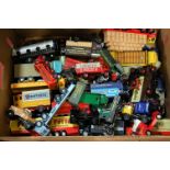 A tray of mixed modern issue diecast to include Corgi Classics, Matchbox,