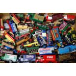 A tray of mixed modern issue loose diecast to include Corgi, Matchbox Models of Yesteryear,