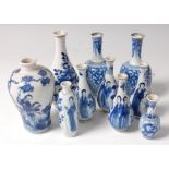 *A quantity of Chinese export blue and white porcelain vases, 18th/19th century,