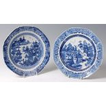 *A pair of Chinese export porcelain blue and white plates,