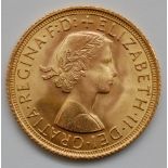 Great Britain, cased 1963 gold full sovereign, Queen Elizabeth II, rev.