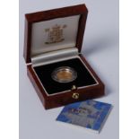 Great Britain, cased 2001 gold proof £10 coin, Elizabeth II above denomination, rev.