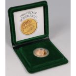 Great Britain, cased 1980 gold full sovereign, Queen Elizabeth II, rev.