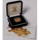 Great Britain, cased 2000 gold proof full sovereign, Elizabeth II, rev.