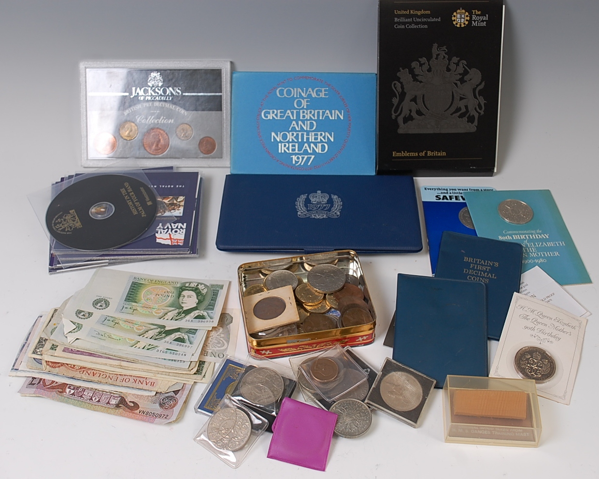 Great Britain, mixed lot of various commemorative coins, coin sets and banknotes,