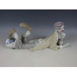 A Lladro porcelain figurine Clown sculpted by Salvador Furio, No. 4618, 16 x 35 cm