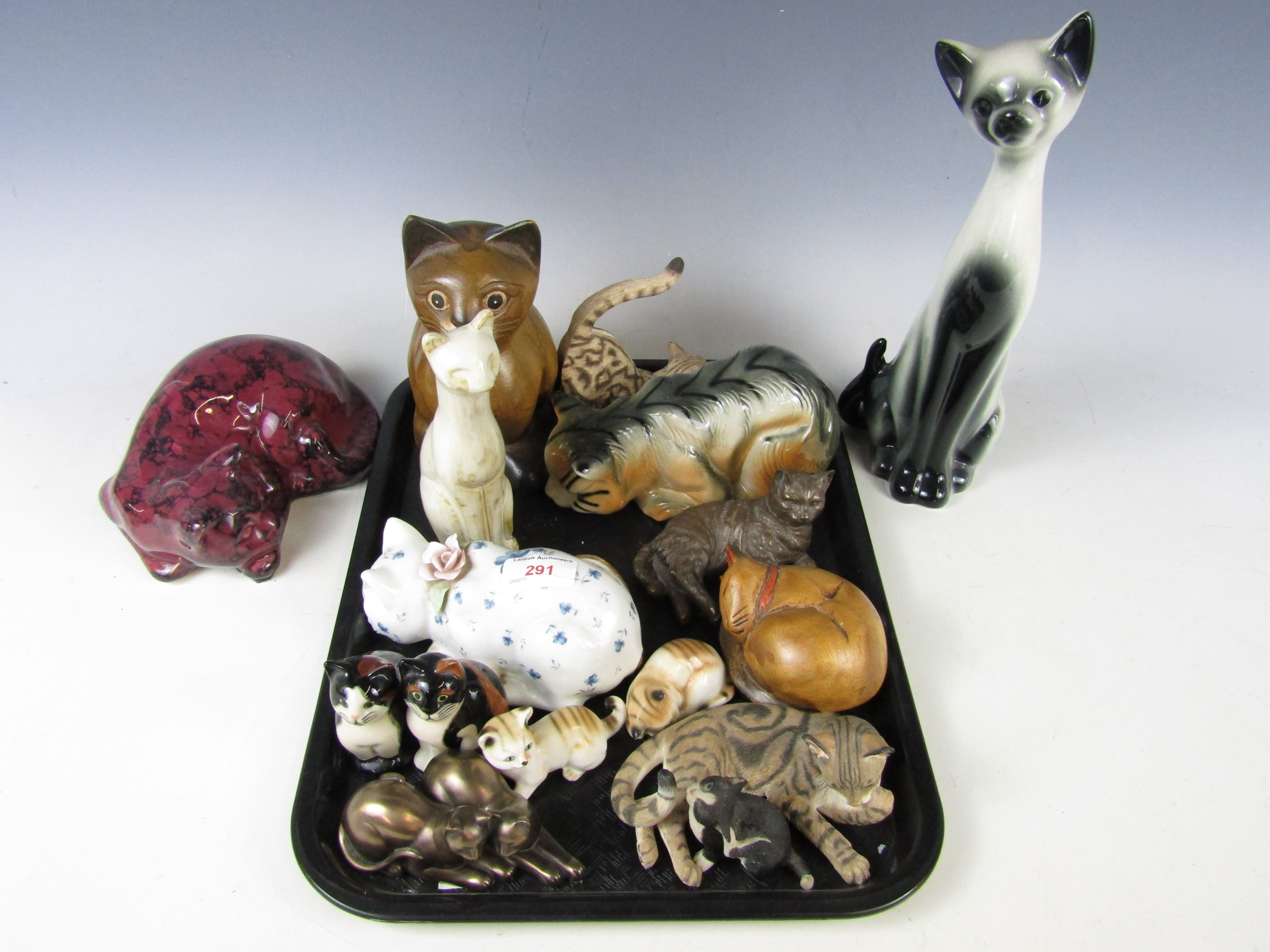 A quantity of sundry cat figurines
