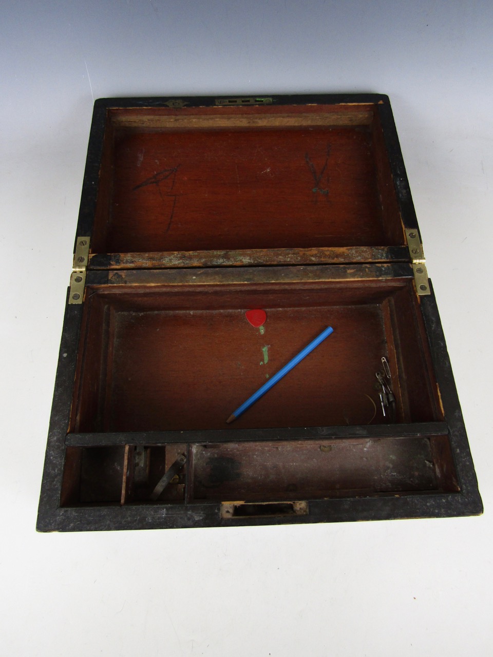 A Victorian inlaid writing slope (a/f) - Image 2 of 2