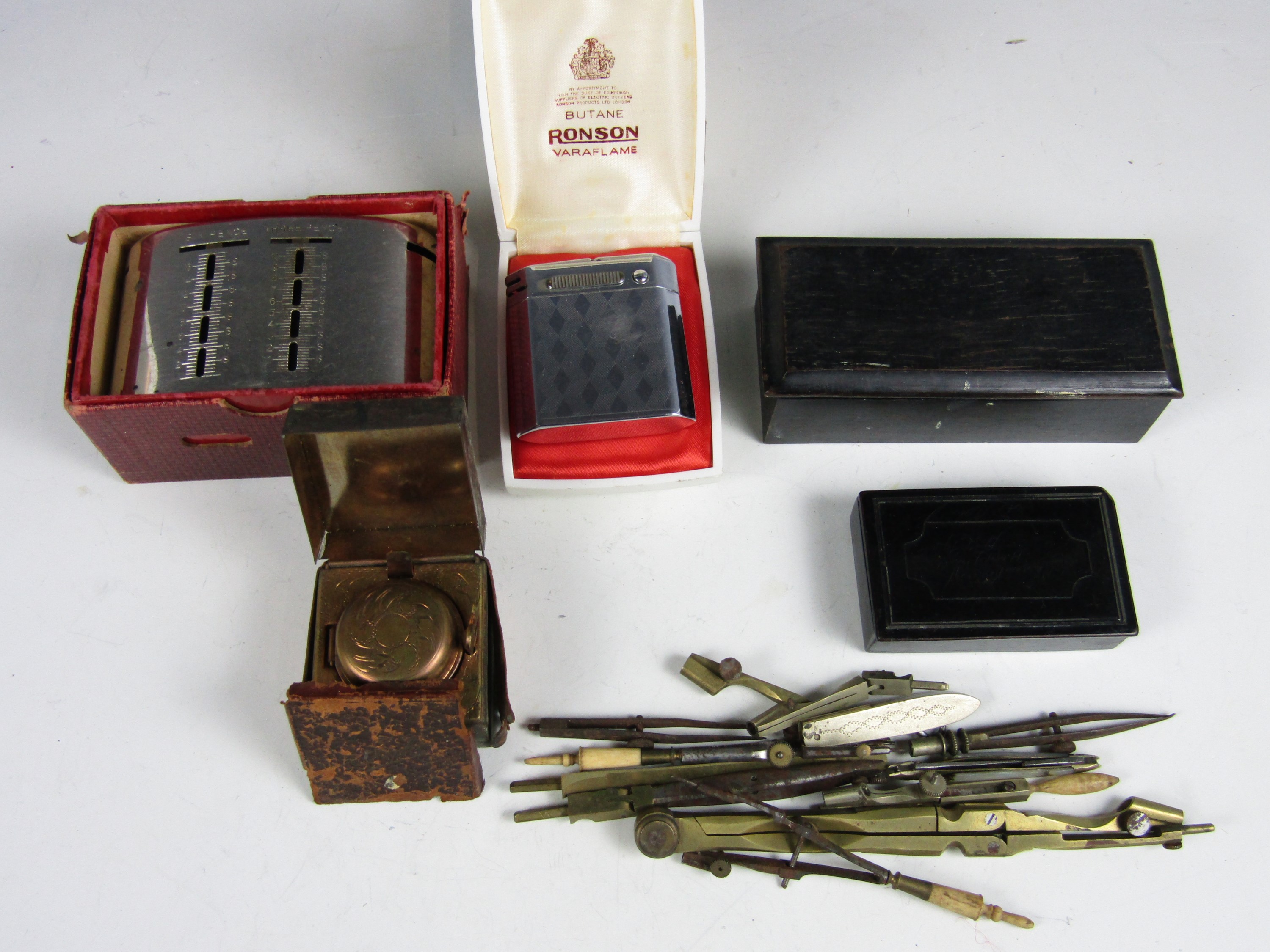 Sundry collectors' items including a boxed Ronson Varaflame cigarette lighter, a Victorian snuff