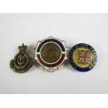 A 1915 Dundee Corporation Discharged Soldiers' enamelled lapel badge together with a Comrades of the