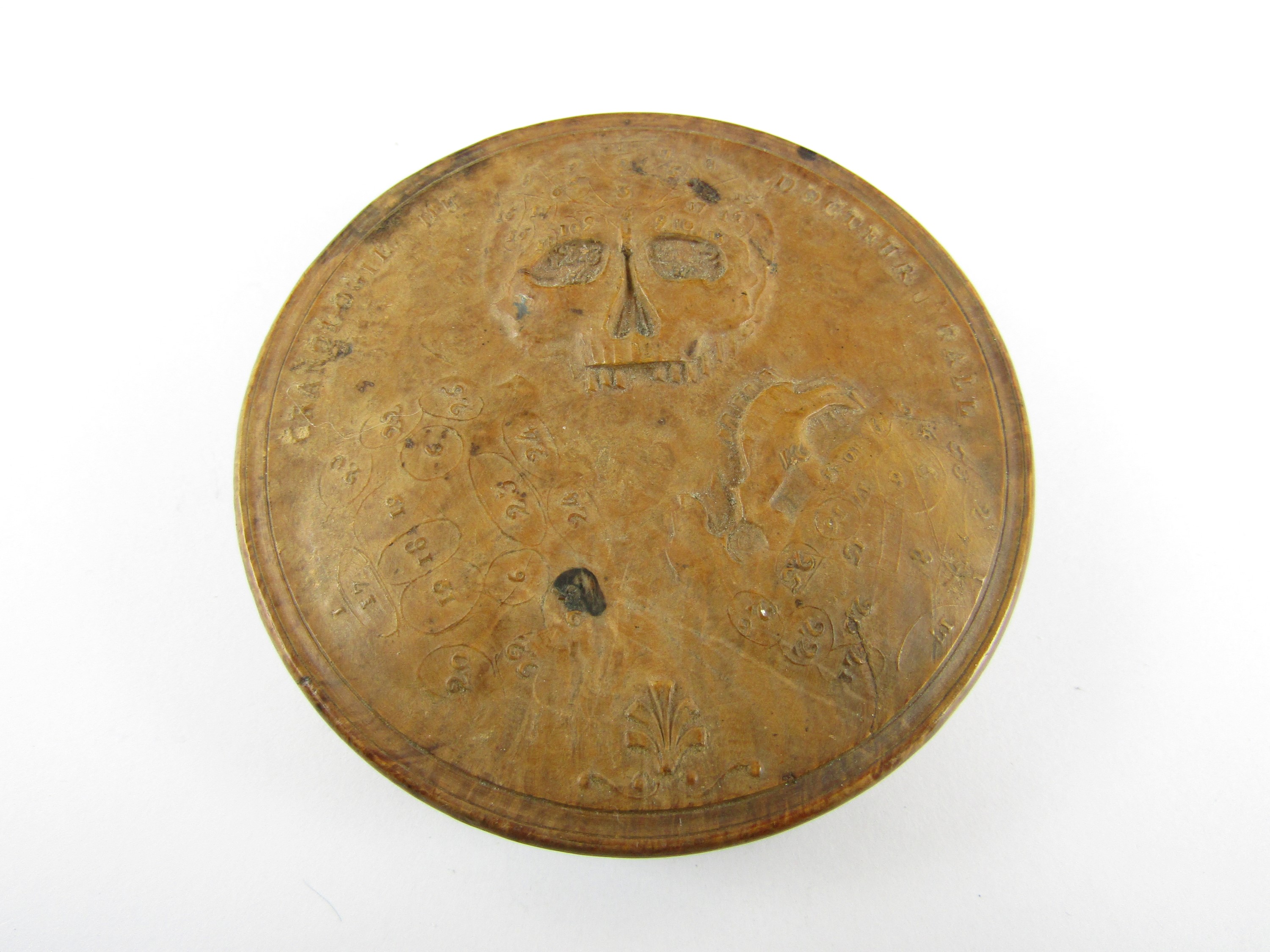 A late 18th / early 19th Century pressed maple drum-form snuff box, the cover depicting in relief