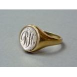 A 19th Century gentleman's 9ct gold swivel signet ring, one face engraved with the monogram 'RH',