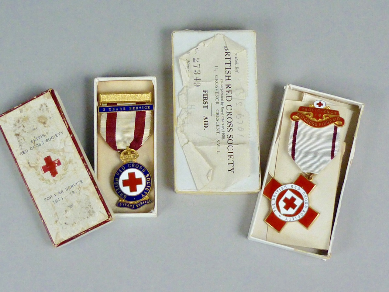 A large quantity of Red Cross and similar medals and insignia - Image 4 of 4