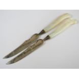 A pair of Edwardian silver butter knives with mother of pearl handles, London, 1903