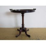 A Victorian mahogany tray-topped tea table, 62 cm x 76 cm high