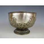 An early Edwardian silver rose bowl, with repoussé moulded and chased decoration, Goldsmiths and