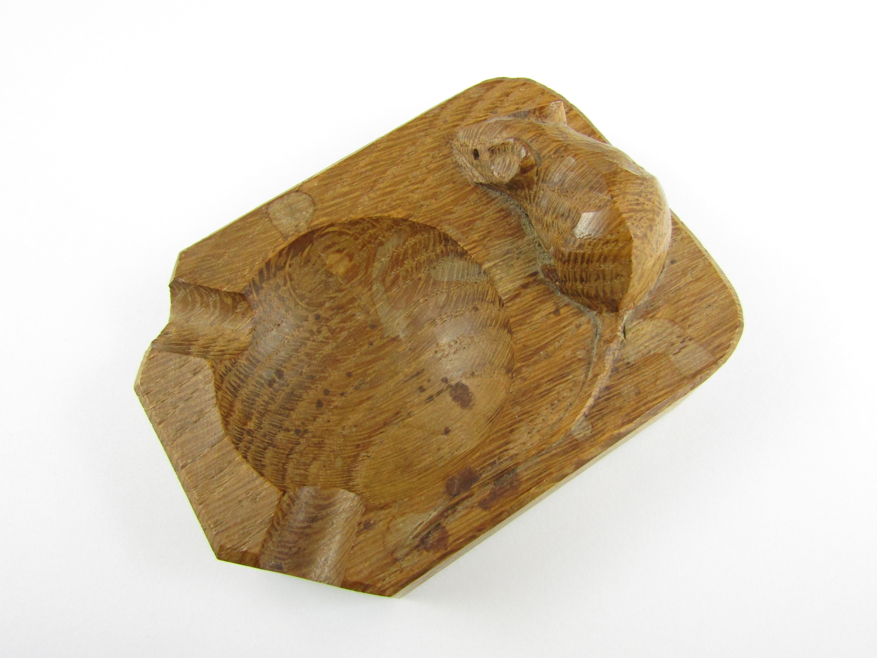 A Robert 'Mouseman' Thompson of Kilburn carved oak ashtray, 10 x 7.5 cm