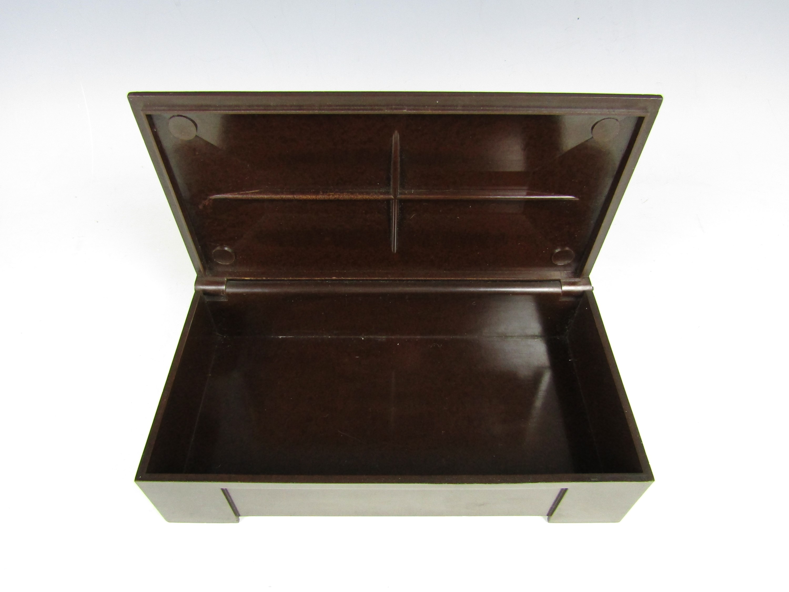 A vintage State Express Bakelite table cigarette box - Image 2 of 2