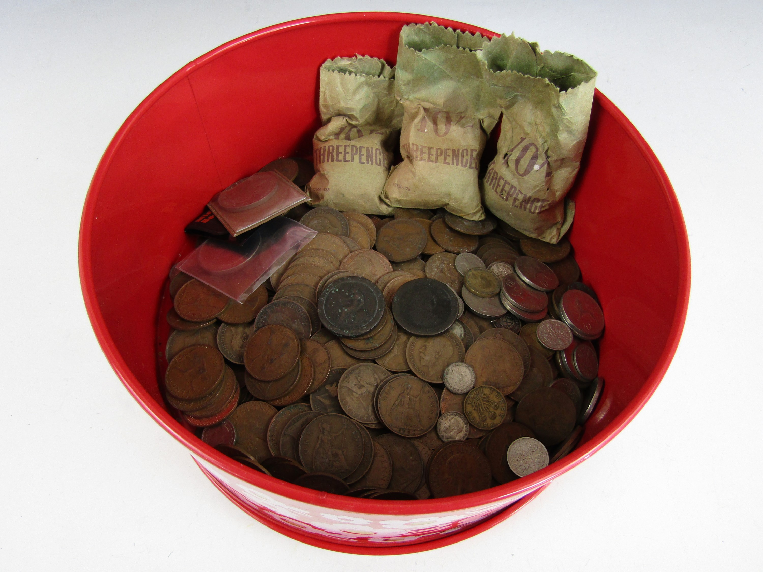 A large quantity of British pennies, together with crowns and two Georgian cartwheel coins etc.