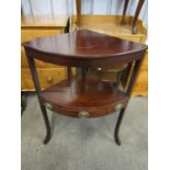 A George III mahogany corner washstand, 60 x 41 x 82 cm