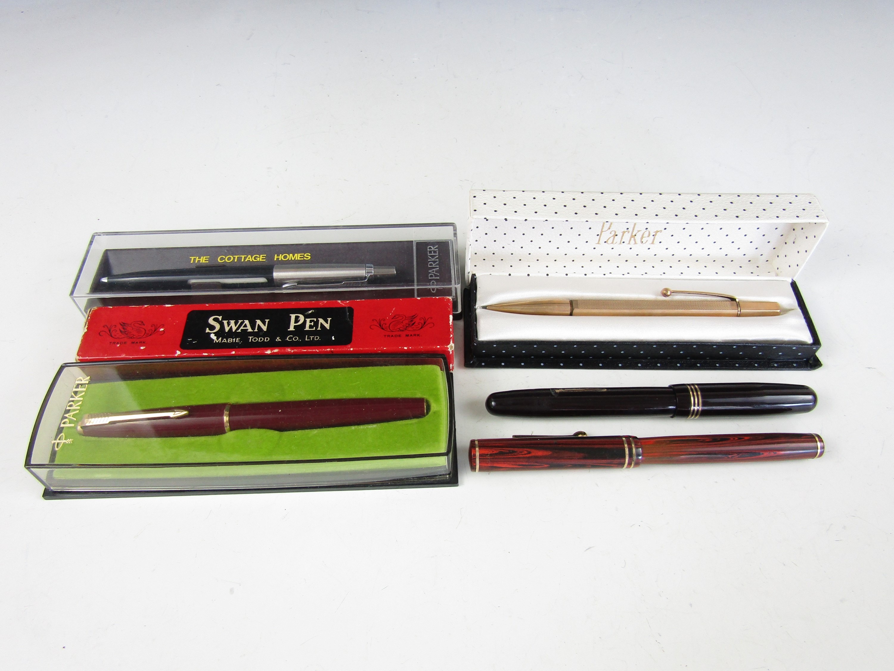 A selection of fountain pens including Wahl, Swan and Parker etc