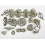 Vintage costume jewellery, including novelty brooches and a bracelet