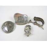 Four novelty white metal brooches, one in the form of a jambiya, and one incorporating the image