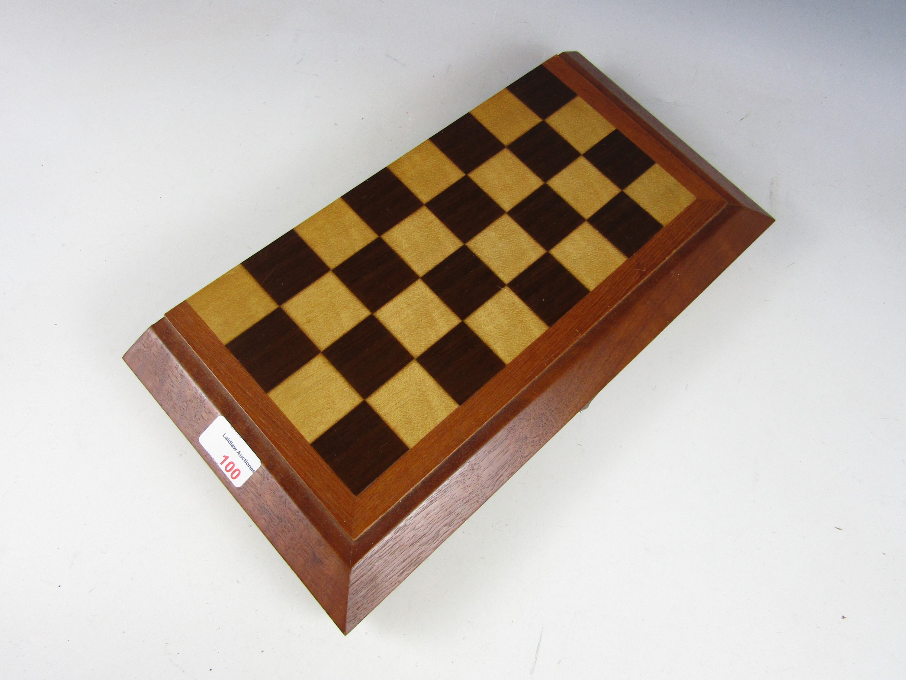 A contemporary wooden chess set and board - Image 2 of 2