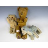 Sundry vintage Teddy bears and a dog etc