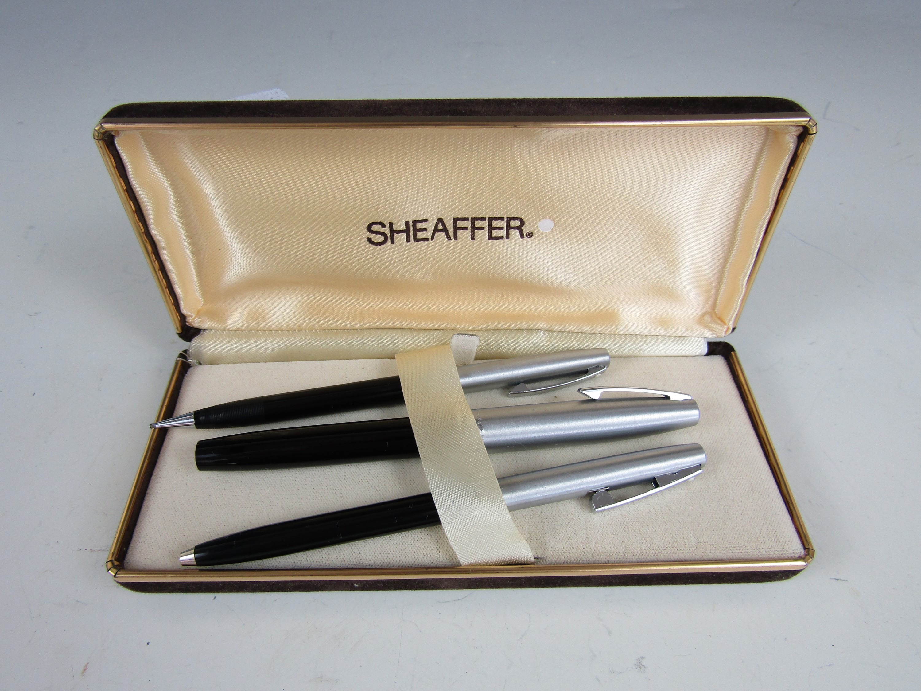 A vintage cased Shaefer pen and pencil set